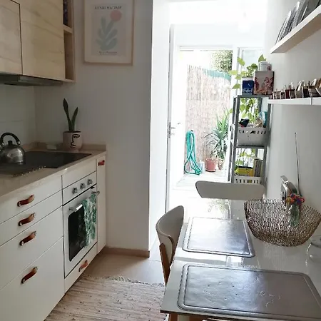 Encantador Com Patio Apartment Lisbon