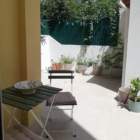 Encantador Com Pátio Lisboa